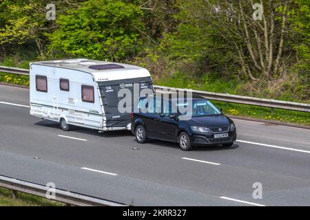 2013 Siège noir ALHAMBRA 1968cc Diesel 6 vitesses de remorquage manuel LUNAR Lexon E5 avec PROTECTION avant housse AUTO-CAR Caravan ; sur l'autoroute M6, Royaume-Uni Banque D'Images