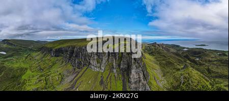 Vue panoramique aérienne sur l'île de Skye, dans le nord de l'Écosse, dans les hautes terres de l'écosse Banque D'Images