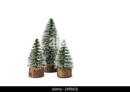 Petits arbres de Noël isolés sur fond blanc. Banque D'Images