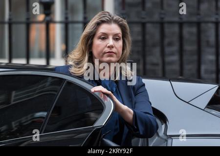 Londres, Royaume-Uni. 29th novembre 2022. Le président du Conseil, et le leader de la Chambre des communes Penny Mordaunt arrivent à Downing Street pour assister à la réunion hebdomadaire du Cabinet présidée par le premier ministre Rishi Sunak. Crédit: Wiktor Szymanowicz/Alamy Live News Banque D'Images