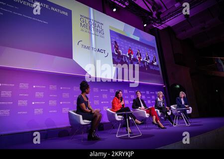 Paris, France. 29th novembre 2022. Illustration lors d'une session de planerie au Forum des femmes pour l'économie et la société à Paris, France, 29 novembre 2022. Photo par Aurélien Morissard/ABACAPRESS.COM crédit: Abaca Press/Alay Live News Banque D'Images