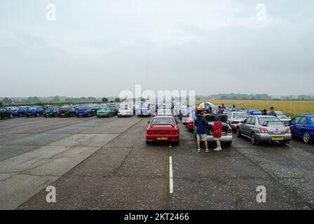 McRae rassemblement de Subaru Imprezas. Anniversaire de la mort Colin McRae près de 1200 voitures ont créé une mosaïque record de voitures sur la piste de l'ancienne RAF Honiley Banque D'Images