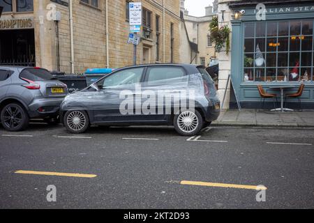 Voiture enveloppée dans un film adhésif Banque D'Images