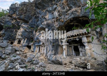 Tombeaux rocheux de la ville ancienne de Pinara à Lycia, Antalya, Turquie Banque D'Images