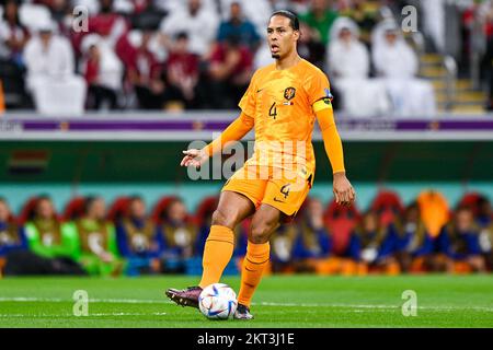 Al Khor, Qatar. 29th novembre 2022. AL KHOR, QATAR - NOVEMBRE 29 : Virgile van Dijk, des pays-Bas, contrôle le ballon lors du match du groupe A - coupe du monde de la FIFA, Qatar 2022 entre les pays-Bas et le Qatar au stade Al Bayt sur 29 novembre 2022 à Al Khor, Qatar (photo de Pablo Morano/BSR Agency) crédit : BSR Agency/Alamy Live News Banque D'Images