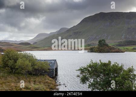 Cadair Idris ou Cader Idris vus de Cregennan Lakes, Snowdonia, pays de Galles, Royaume-Uni Banque D'Images