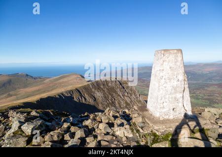 Le sommet de Cadair Idris ou de Cader Idris en direction de Cyfrwy et Barmouth Banque D'Images