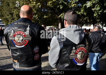 Marseille, France. 27th novembre 2022. Les motards sont vus pendant la démonstration. A l'appel de la Fédération française des motards furieux (FFMC), plusieurs milliers de biroues ont manifesté en France contre la mise en place d'un contrôle technique (CT) pour les motocycles. Crédit : SOPA Images Limited/Alamy Live News Banque D'Images