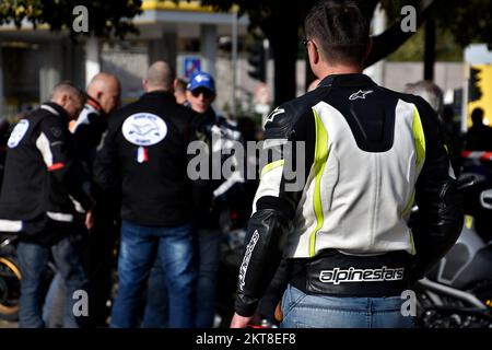 Marseille, France. 27th novembre 2022. Un motard vu pendant la démonstration. A l'appel de la Fédération française des motards furieux (FFMC), plusieurs milliers de biroues ont manifesté en France contre la mise en place d'un contrôle technique (CT) pour les motocycles. (Photo de Gerard Bottino/SOPA Images/Sipa USA) crédit: SIPA USA/Alay Live News Banque D'Images