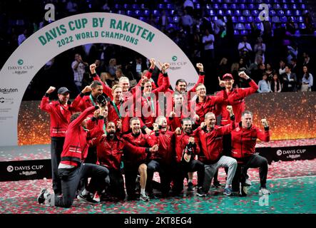 Palacio de Deportes José Martin Carpena, Malaga, Espagne, 27 novembre 2022, Toute l'équipe canadienne célèbre la victoire lors de la finale Coppa Davis - Canada Banque D'Images