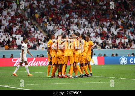 Al Khor, Qatar. 29th novembre 2022. Les joueurs des pays-Bas célèbrent le score lors du match Group A entre les pays-Bas et le Qatar lors de la coupe du monde de la FIFA 2022 au stade Al Bayt à Al Khor, Qatar, le 29 novembre 2022. Credit: Zheng Huansong/Xinhua/Alay Live News Banque D'Images