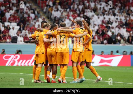 Al Khor, Qatar. 29th novembre 2022. Les joueurs des pays-Bas célèbrent le score lors du match Group A entre les pays-Bas et le Qatar lors de la coupe du monde de la FIFA 2022 au stade Al Bayt à Al Khor, Qatar, le 29 novembre 2022. Credit: Zheng Huansong/Xinhua/Alay Live News Banque D'Images