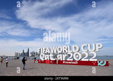 Impressions de Doha/Qatar sur 29 novembre 2022. FIFA Fanfest, Corniche West Bay. Skiyline, silhouette, gratte-ciel. Lettrage, logo. Motif photo. Coupe du monde de football 2022 au Qatar à partir de 20,11. - 18.12.2022 ? Banque D'Images