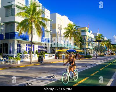 Ocean Drive, quartier art déco, South Beach, Miami Beach, Floride, États-Unis Banque D'Images