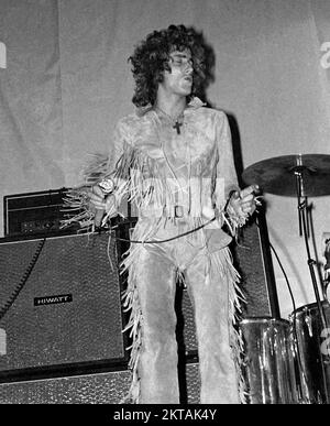 “The Who”: Roger Daltrey performs with The Who in the Anson Rooms, Bristol University Students’ Union, on 7 December 1968 Stock Photo