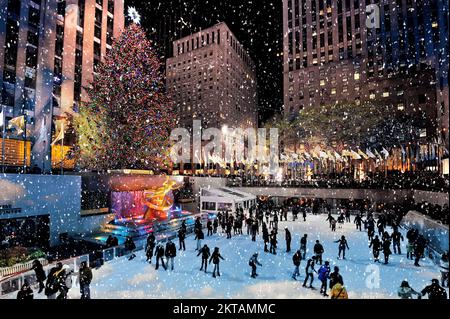 Rockefeller Center, arbre de Noël et anneau de patinage, Manhattan neige, New York City, New York, États-Unis Banque D'Images