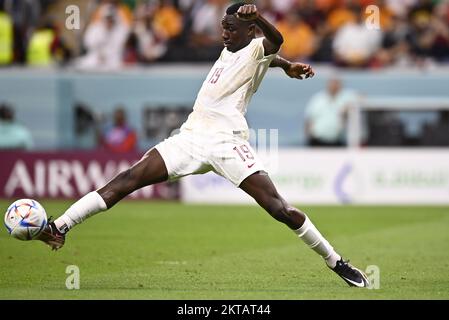 Foto Fabio Ferrari/Lapresse 29 novembre 2022 Doha, Qatar - Sport - Calcio - Qatar 2022 - Coppa del Mondo Fifa - Olanda vs Qatar - Gruppo A - Fase a Gironi - Al Bayt Stadium Nella foto: Almoez Ali (Qatar) 29 novembre 2022 Doha, Qatar - sport - football - Qatar 2022- coupe du monde de la Fifa - pays-Bas contre Qatar - Groupe A - scène de groupe - Stade Al Bayt dans le pic: Almoez Ali (Qatar)/ PRESSINPHOTO Banque D'Images