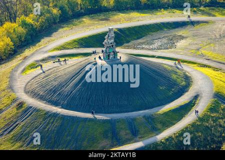 Vue aérienne, Rheinelbe slagheap avec la sculpture des escaliers du ciel, Ückendorf, Gelsenkirchen, région de la Ruhr, Rhénanie-du-Nord-Westphalie, Allemagne, exploitation minière, décharge minière, Banque D'Images