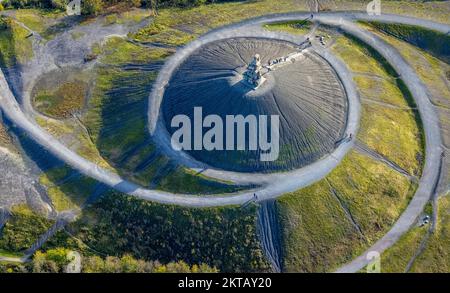 Vue aérienne, Rheinelbe slagheap avec la sculpture des escaliers du ciel, Ückendorf, Gelsenkirchen, région de la Ruhr, Rhénanie-du-Nord-Westphalie, Allemagne, exploitation minière, décharge minière, Banque D'Images