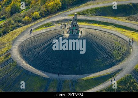 Vue aérienne, Rheinelbe slagheap avec la sculpture des escaliers du ciel, Ückendorf, Gelsenkirchen, région de la Ruhr, Rhénanie-du-Nord-Westphalie, Allemagne, exploitation minière, décharge minière, Banque D'Images