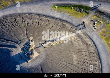 Vue aérienne, Rheinelbe slagheap avec la sculpture des escaliers du ciel, Ückendorf, Gelsenkirchen, région de la Ruhr, Rhénanie-du-Nord-Westphalie, Allemagne, exploitation minière, décharge minière, Banque D'Images