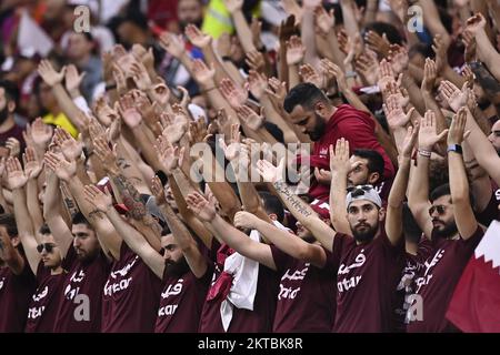 Doha, Qatar. 29th novembre 2022. Foto Fabio Ferrari/Lapresse 29 novembre 2022 Doha, Qatar - Sport - Calcio - Qatar 2022 - Coppa del Mondo Fifa - Olanda vs Qatar - Gruppo A - Fase a Gironi - Al Bayt StadiumNella foto : tifosi Qatar 29 novembre 2022 Doha, Qatar - sport - football - Qatar 2022- coupe du monde de la Fifa - pays-Bas contre Qatar - Groupe A - scène de groupe -Stade Al Bayt dans le pic: Qatar Supporters/ PRESSINPHOTO/Sipa États-Unis crédit: SIPA États-Unis/Alamy Live News Banque D'Images