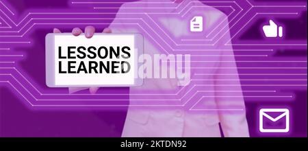 Présentation conceptuelle leçons apprises, idée d'entreprise promouvoir partager et utiliser les connaissances issues de l'expérience Banque D'Images
