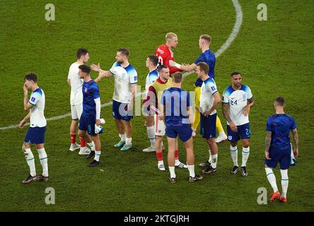 Gareth Bale, au pays de Galles, parle avec Harry Kane, en Angleterre, après le match de la coupe du monde de la FIFA, groupe B, au stade Ahmad Bin Ali, à Al Rayyan, au Qatar. Date de la photo: Mardi 29 novembre 2022. Banque D'Images