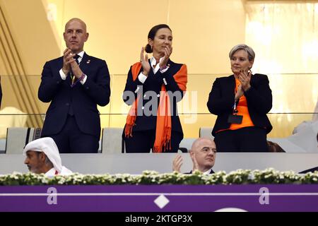 AL KHOR - (lr) Gijs de Jong secrétaire général de la KNVB, directeur du football professionnel Marianne van Leeuwen pendant la coupe du monde de la FIFA Qatar 2022 groupe Un match entre les pays-Bas et le Qatar au stade Al Bayt sur 29 novembre 2022 à Al Khor, Qatar . ANP MAURICE VAN STONE Banque D'Images