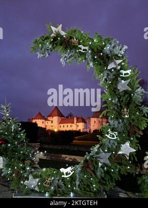 Varazdin, Croatie-29 novembre 2022: La vieille ville de Varazdin à noël. Arrivée à Varazdin Banque D'Images