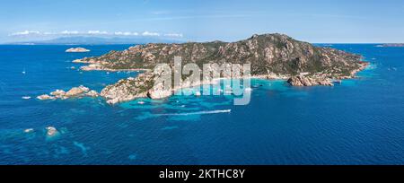 Vue panoramique aérienne de l'île de Spargi dans l'archipel de la Maddalena, Costa Smeralda, Sardaigne, Italie. Banque D'Images