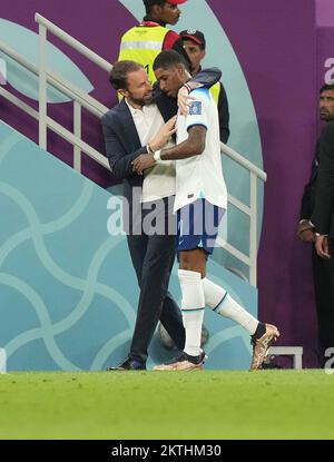 29 novembre 2022, Ahmad bin Ali Stadium, Doha, QAT, coupe du monde FIFA 2022, Groupe B, pays de Galles contre Angleterre, dans la photo l'entraîneur d'Angleterre Gareth Southgate, l'avant-scène de l'Angleterre Marcus Rashford Banque D'Images