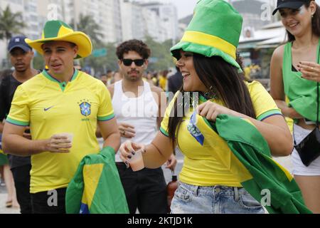 Les fans brésiliens se réunissent à la fête de rue pour soutenir l'équipe nationale de football qui joue la coupe du monde de la Fifa à l'arène du Festival de ventilateur Banque D'Images