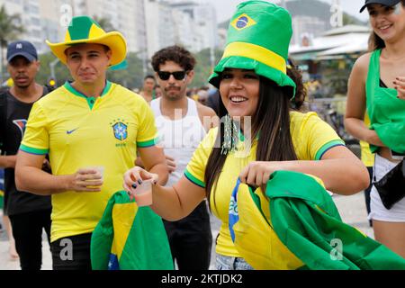 Les fans brésiliens se réunissent à la fête de rue pour soutenir l'équipe nationale de football qui joue la coupe du monde de la Fifa à l'arène du Festival de ventilateur Banque D'Images