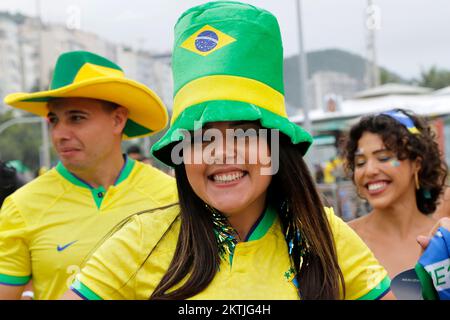 Les fans brésiliens se réunissent à la fête de rue pour soutenir l'équipe nationale de football qui joue la coupe du monde de la Fifa à l'arène du Festival de ventilateur Banque D'Images