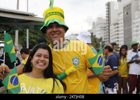 Les fans brésiliens se réunissent à la fête de rue pour soutenir l'équipe nationale de football qui joue la coupe du monde de la Fifa à l'arène du Festival de ventilateur Banque D'Images