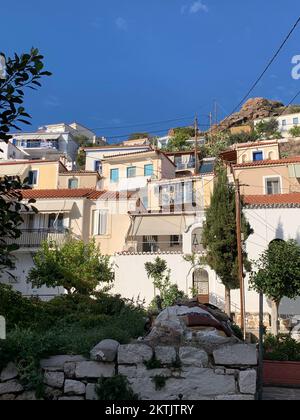 Bâtiments dans la vieille ville de Poros, Grèce. Poros est un port de voile iseal Banque D'Images