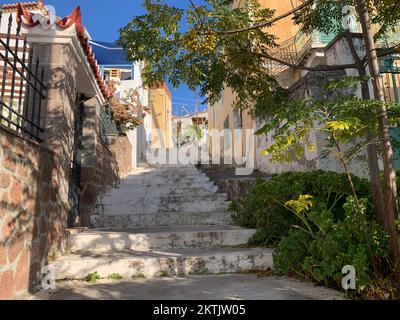 Bâtiments dans la vieille ville de Poros, Grèce. Poros est un port de voile iseal Banque D'Images