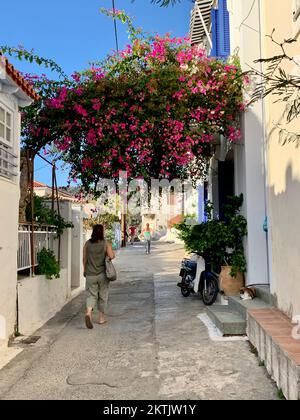 Bâtiments dans la vieille ville de Poros, Grèce. Poros est un port de voile iseal Banque D'Images