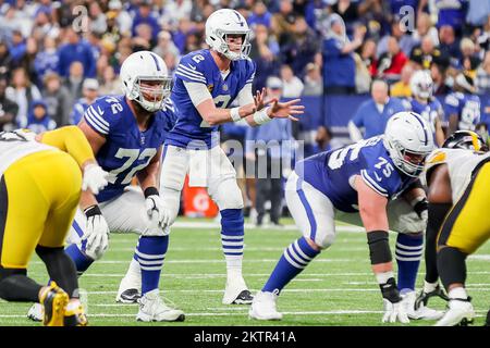 Indianapolis, Indiana, États-Unis. 28th novembre 2022. Matt Ryan (2), le quarterback des Indianapolis Colts, se prépare à prendre la photo pendant le match entre les Pittsburgh Steelers et les Indianapolis Colts au Lucas Oil Stadium, Indianapolis, Indiana. (Image de crédit : © Scott Stuart/ZUMA Press Wire) Banque D'Images