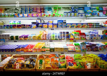 SHENZHEN, CHINE - 22 JANVIER 2015: Intérieur de supermarché à Shenzhen. Shenzhen est considéré comme l'une des zones économiques spéciales les plus réussies. Banque D'Images