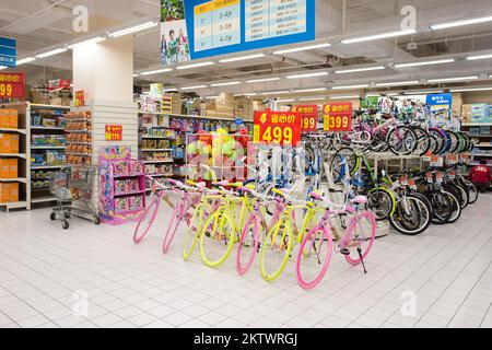 SHENZHEN, CHINE - 22 JANVIER : centre commercial Walmart à Shenzhen sur 22 janvier 2015. Wal-Mart Stores est une multinationale américaine de détail corpor Banque D'Images