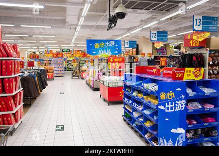 SHENZHEN, CHINE - 22 JANVIER : centre commercial Walmart à Shenzhen sur 22 janvier 2015. Wal-Mart Stores est une multinationale américaine de détail corpor Banque D'Images