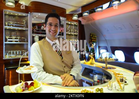 DUBAÏ, Émirats Arabes Unis - 31 MARS 2015 : intérieur de l'Airbus A380. Emirates est l'un des deux transporteurs de pavillon des Émirats arabes Unis avec Etihad Airways Banque D'Images