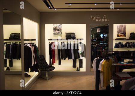 HONG KONG - 17 AVRIL 2015 : intérieur du New Town Plaza. New Town Plaza est un centre commercial dans le centre-ville de Sha Tin à Hong Kong. Développé par Sun Hu Banque D'Images
