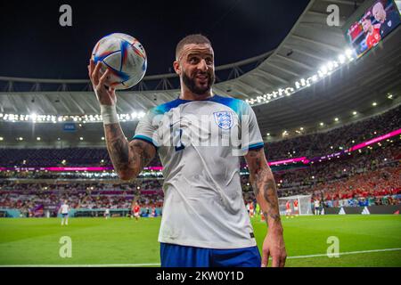 Al Rayyan, Qatar. 29th novembre 2022. Kyle Walker d'Angleterre pendant la coupe du monde de la FIFA Qatar 2022 Groupe B match entre le pays de Galles et l'Angleterre au stade Ahmad Bin Ali à Al Rayyan, Qatar sur 29 novembre 2022 (photo par Andrew Surma/ Credit: SIPA USA/Alay Live News Banque D'Images