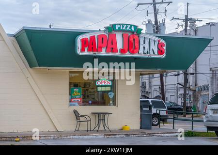 LA NOUVELLE-ORLÉANS, LA, États-Unis - 21 NOVEMBRE 2022 : vue latérale de Papa John's Pizza dans le quartier des quartiers nord Banque D'Images