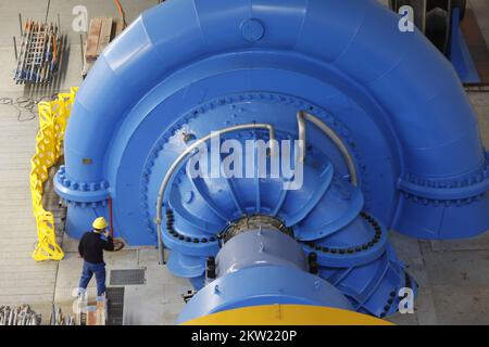 Thale, Allemagne. 29th novembre 2022. Dans la salle des moteurs de la centrale de stockage à pompage de Wendefurth se trouvent les turbines pour produire deux fois 40 mégawatts. La centrale de stockage à pompage de Wendefurth est la seule du genre en Saxe-Anhalt. L'usine est actuellement en mode maintenance et hors service. Credit: Matthias Bein/dpa/ZB/dpa/Alay Live News Banque D'Images