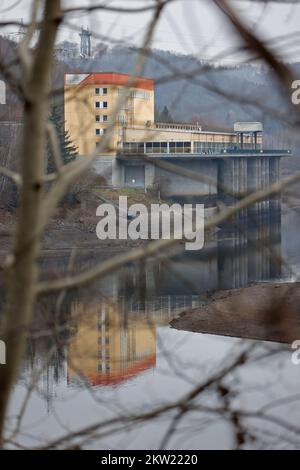 Thale, Allemagne. 29th novembre 2022. Vue de la centrale électrique de stockage par pompage de Wendefurth. L'usine est actuellement en mode maintenance et hors service. Deux fois 40 mégawatts d'énergie sont générés ici. La centrale de stockage à pompage de Wendefurth est la seule du genre en Saxe-Anhalt. Credit: Matthias Bein/dpa/ZB/dpa/Alay Live News Banque D'Images