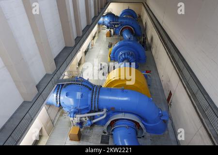 Thale, Allemagne. 29th novembre 2022. Dans la salle des moteurs de la centrale de stockage à pompage de Wendefurth se trouvent les turbines pour produire deux fois 40 mégawatts. La centrale de stockage à pompage de Wendefurth est la seule du genre en Saxe-Anhalt. L'usine est actuellement en mode maintenance et hors service. Credit: Matthias Bein/dpa/ZB/dpa/Alay Live News Banque D'Images